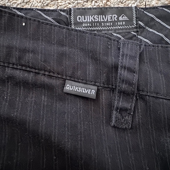 Quiksilver Men's Black Pinstripe Shorts black 34 waist - Picture 3 of 5